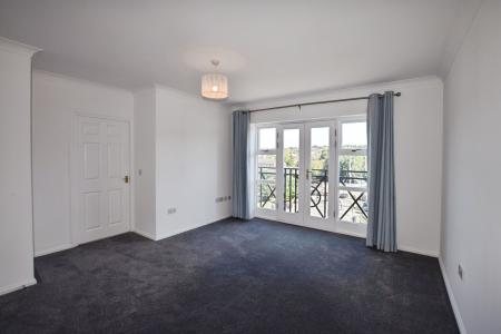 2 bedroom Flat to let in London Road, Apsley, HP3