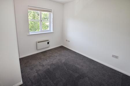 2 bedroom Flat to let in London Road, Apsley, HP3