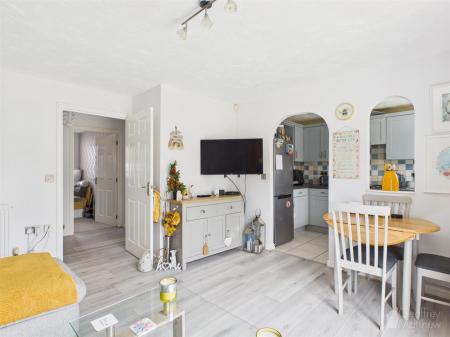 2 bedroom Flat to let in Cleveland Way, Great Ashby, SG1