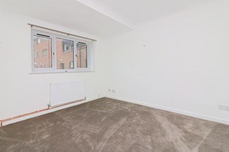 1 bedroom Flat to let in Wordsworth Court, Hatfield, AL10