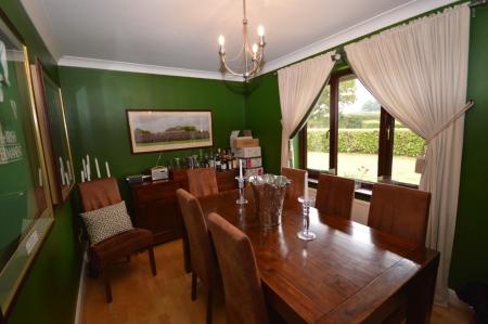 4 bedroom Semi-detached house to let in Aston Bury Lane, Aston, SG2