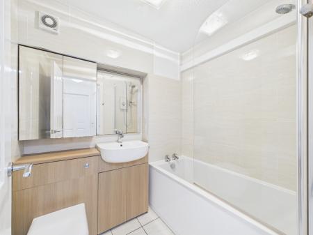 1 bedroom Flat for sale in Holly Mount, Laurel Road, West Park, WA10