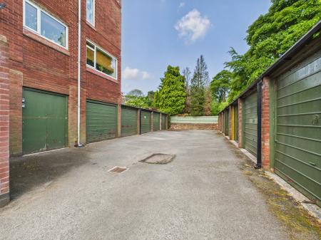 1 bedroom Flat for sale in Holly Mount, Laurel Road, West Park, WA10