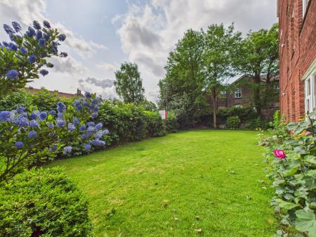 1 bedroom Flat for sale in Holly Mount, Laurel Road, West Park, WA10