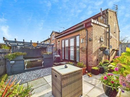 2 bedroom Semi-detached house for sale in Brookside Way, St Helens, WA11