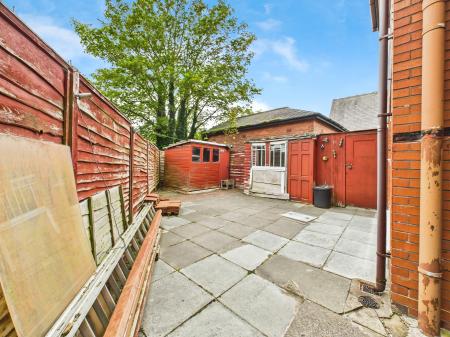 6 bedroom Semi-detached house for sale in Clipsley Lane, Haydock, WA11