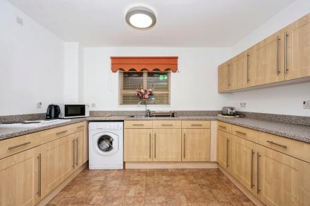 2 bedroom Flat for sale in Heyeswood, Haydock, WA11