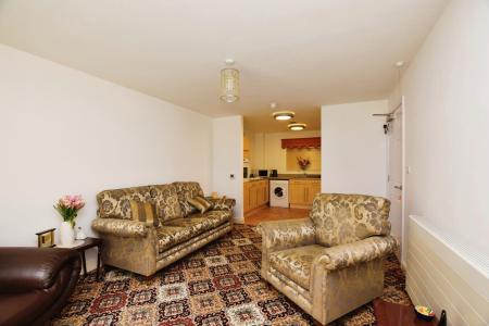 2 bedroom Flat for sale in Heyeswood, Haydock, WA11