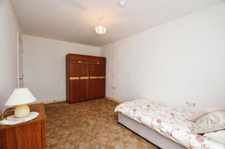 2 bedroom Flat for sale in Heyeswood, Haydock, WA11