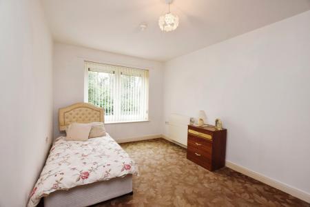 2 bedroom Flat for sale in Heyeswood, Haydock, WA11