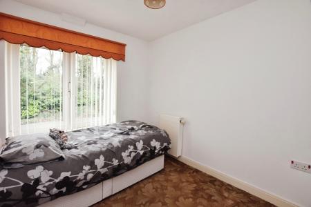 2 bedroom Flat for sale in Heyeswood, Haydock, WA11