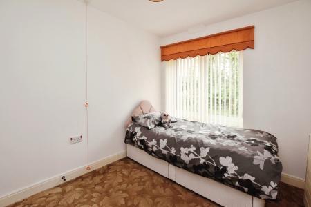 2 bedroom Flat for sale in Heyeswood, Haydock, WA11