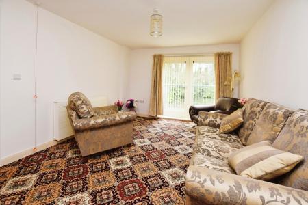 2 bedroom Flat for sale in Heyeswood, Haydock, WA11