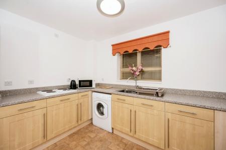 2 bedroom Flat for sale in Heyeswood, Haydock, WA11