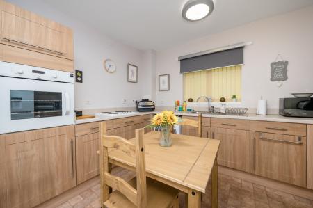 2 bedroom Apartment for sale in Heyeswood, Haydock, St Helens, WA11