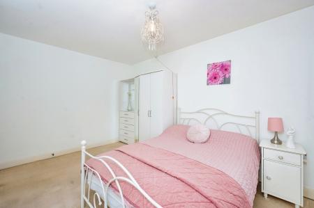 2 bedroom Apartment for sale in Heyeswood, Haydock, WA11