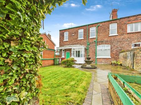 4 bedroom Semi-detached house for sale in Queens Road, West Park, St Helens, WA10