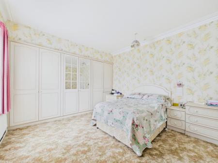 4 bedroom Semi-detached house for sale in Queens Road, West Park, St Helens, WA10