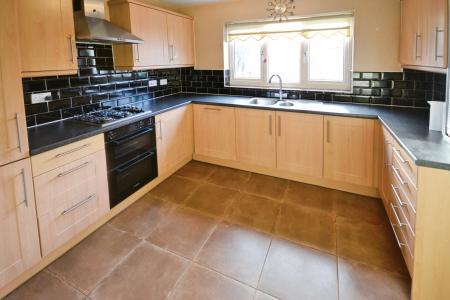 5 bedroom Detached house to let in Walnut Grove, St Helens, WA9