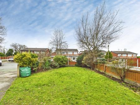 3 bedroom Semi-detached house for sale in Meadowcroft, Sutton, St Helens, WA9