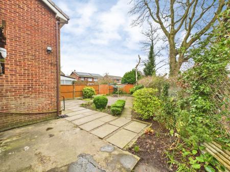 3 bedroom Semi-detached house for sale in Meadowcroft, Sutton, St Helens, WA9