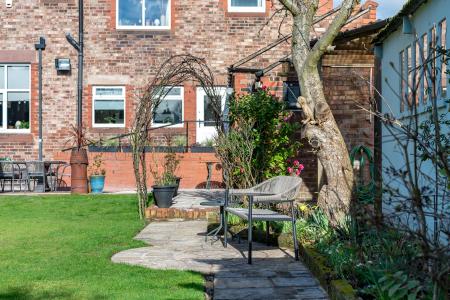 4 bedroom Semi-detached house for sale in Queens Road, West Park, St Helens, WA10