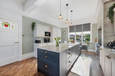 4 bedroom Semi-detached house for sale in Queens Road, West Park, St Helens, WA10