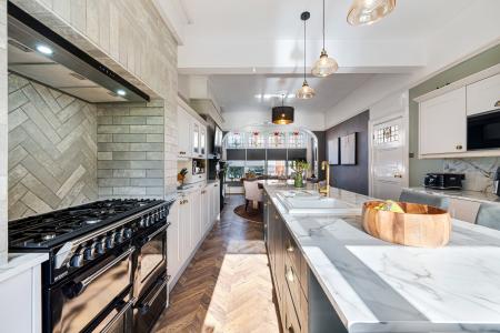 4 bedroom Semi-detached house for sale in Queens Road, West Park, St Helens, WA10