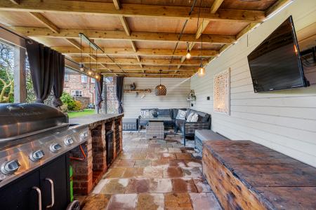 4 bedroom Semi-detached house for sale in Queens Road, West Park, St Helens, WA10