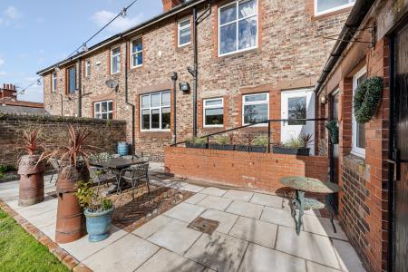 4 bedroom Semi-detached house for sale in Queens Road, West Park, St Helens, WA10