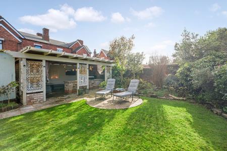 4 bedroom Semi-detached house for sale in Queens Road, West Park, St Helens, WA10