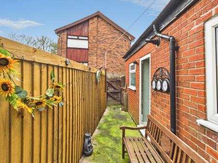 2 bedroom Terraced House for sale in Station Road, Haydock, WA11