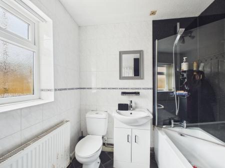 2 bedroom Terraced House for sale in Station Road, Haydock, WA11