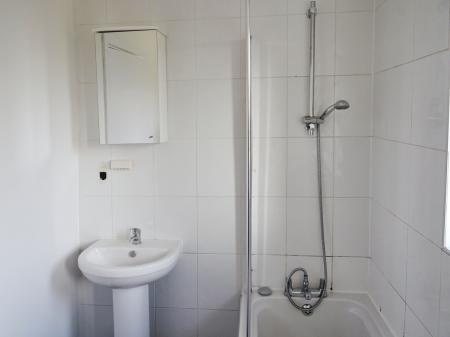 3 bedroom Semi-detached house to let in Adelaide Avenue, Thatto Heath, St Helens, WA9