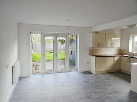 3 bedroom Semi-detached house to let in Adelaide Avenue, Thatto Heath, St Helens, WA9