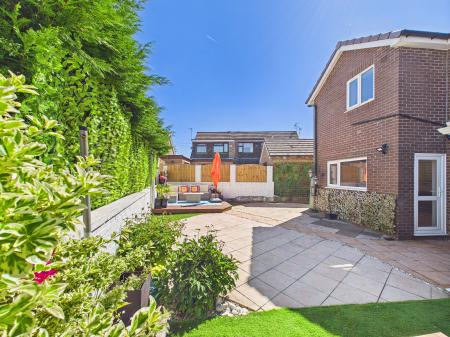 4 bedroom Detached house for sale in Redwood Drive, Haydock, WA11