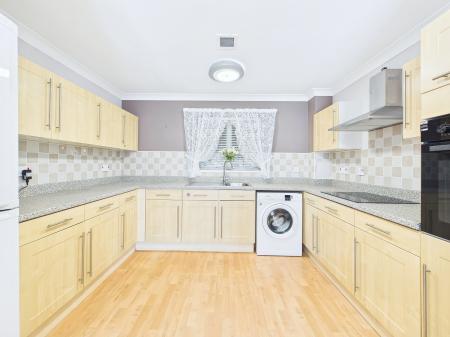 2 bedroom Apartment for sale in Heyeswood, Haydock, WA11