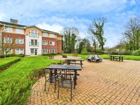 2 bedroom Apartment for sale in Heyeswood, Haydock, WA11