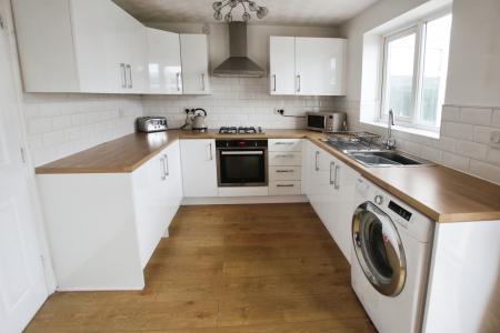 3 bedroom Semi-detached house to let in Manorwood Drive, Whiston, L35