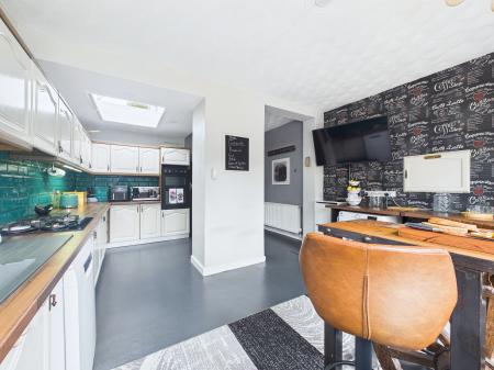 3 bedroom Semi-detached house for sale in Freckleton Road, Eccleston Hill, St Helens, WA10