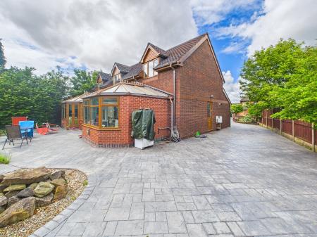 5 bedroom Detached house for sale in Avery Road, Haydock, St Helens, WA11