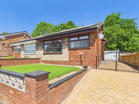 2 bedroom Semi-detached bungalow for sale in Heathfield Avenue, Thatto Heath, St Helens, WA9