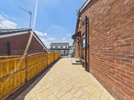 2 bedroom Semi-detached bungalow for sale in Heathfield Avenue, Thatto Heath, St Helens, WA9