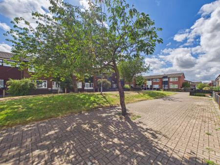 2 bedroom Town house for sale in Basildon Close, Thatto Heath, St Helens, WA9