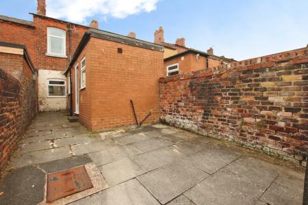 2 bedroom Terraced House to let in St Paul Street, St Helens, WA10