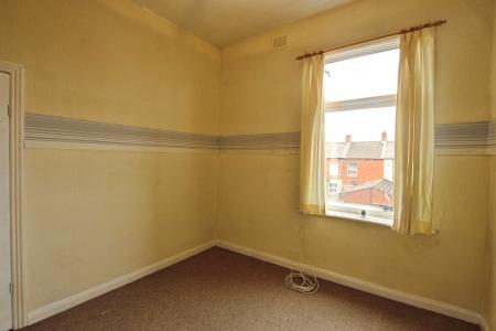 2 bedroom Terraced House to let in St Paul Street, St Helens, WA10