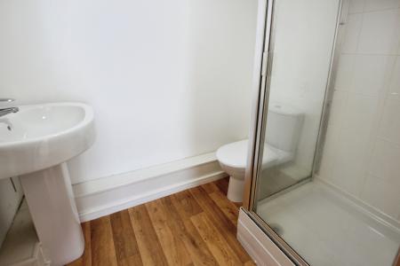 2 bedroom Flat to let in Lower Hall Street, St Helens, WA10