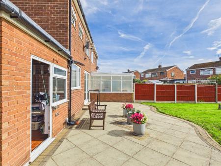 3 bedroom Semi-detached house for sale in Farndon Avenue, Sutton Manor, St Helens, WA9