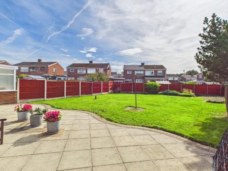 3 bedroom Semi-detached house for sale in Farndon Avenue, Sutton Manor, St Helens, WA9