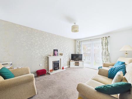 2 bedroom Flat for sale in Heyeswood, Haydock, WA11